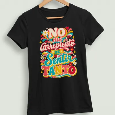 Retro floral design with colorful text 'NO me Carrepiendo DE Sentir TANTO' — printed on a women's shirt